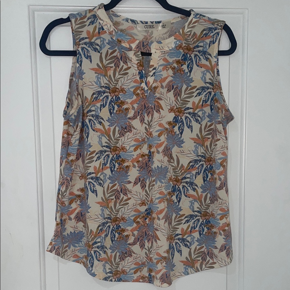 Chic Floral Sleeveless Blouse - Cream and Blue